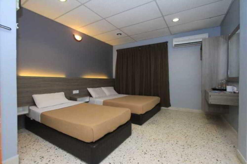 Yellow Mansion Hotel Malacca Exterior photo